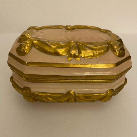 Carlin Comforts French Porcelain Trinket Box - Picture 2 of 8